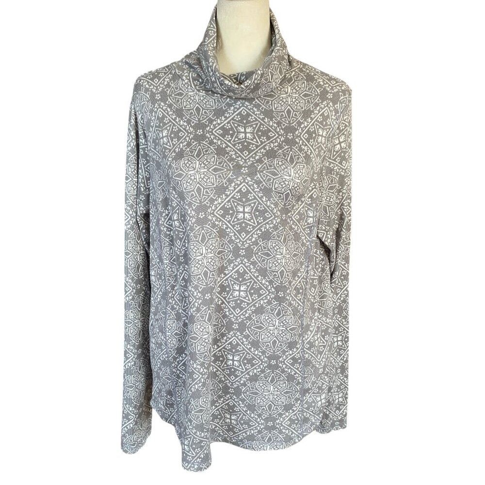 St. John's Bay gray and white long sleeve stretchy pullover turtleneck size L
